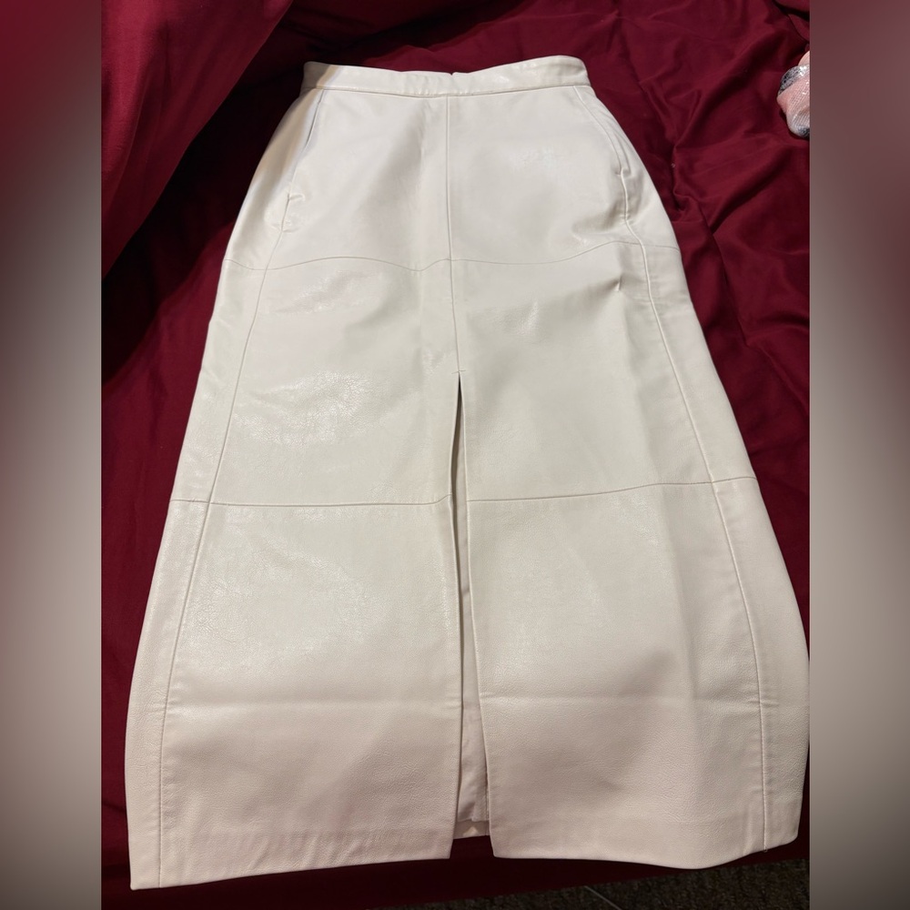 Elegant Cream Leather Skirt